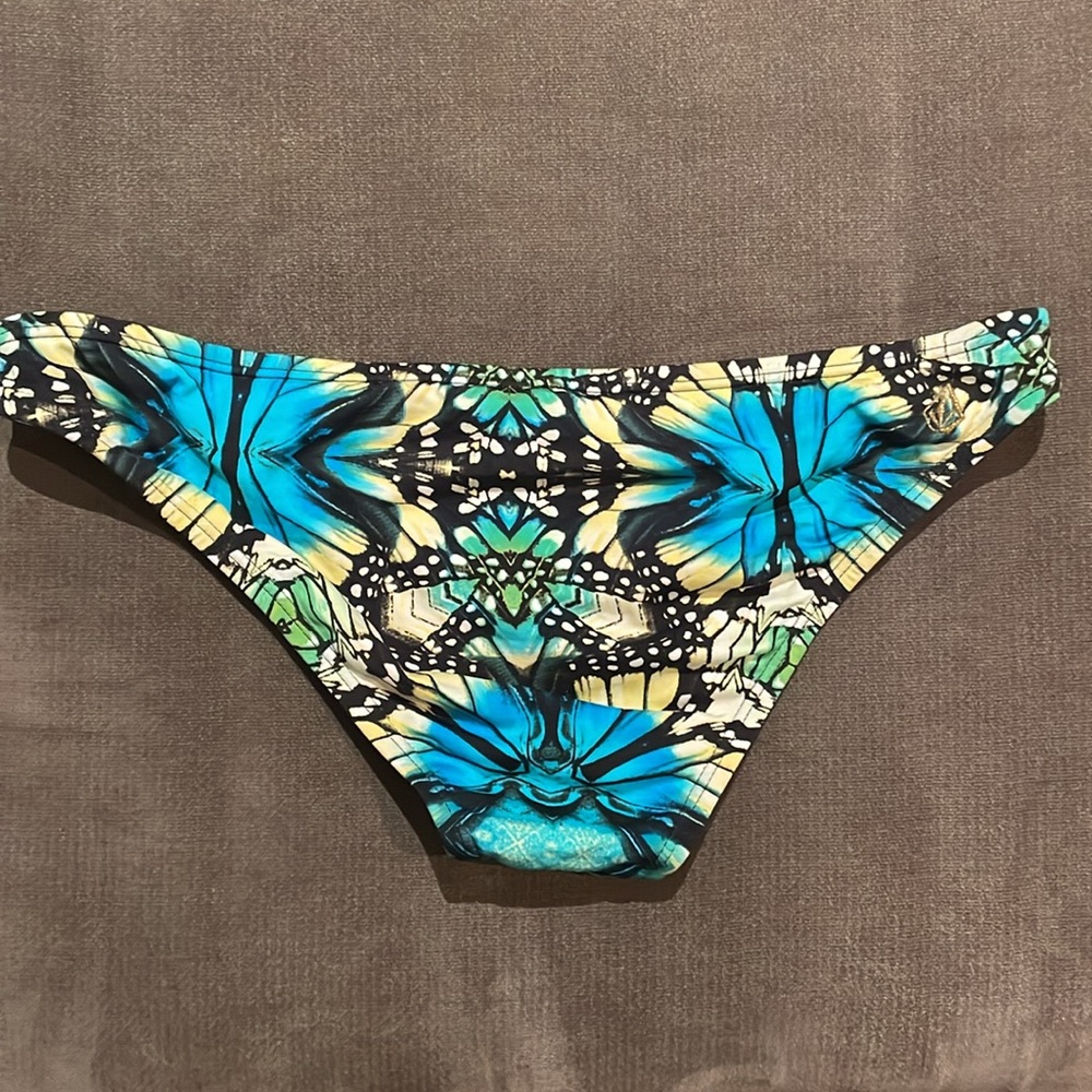 Volcom Bikini - Picture 3 of 4